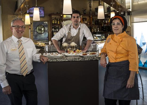 Alfredo y Cristina dirigen la Cafetería Ninfeo. /Justo Rodriguez