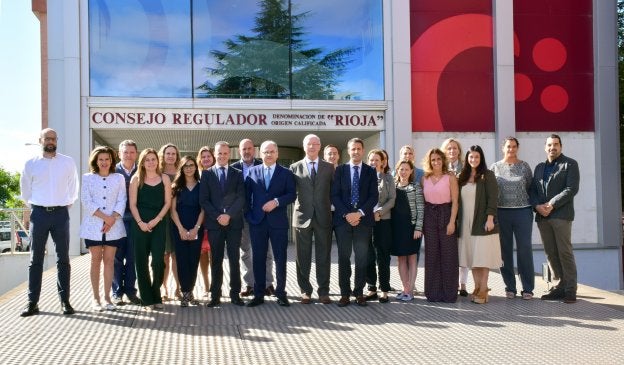 Salamero y otros directivos del Consejo con las agencias.