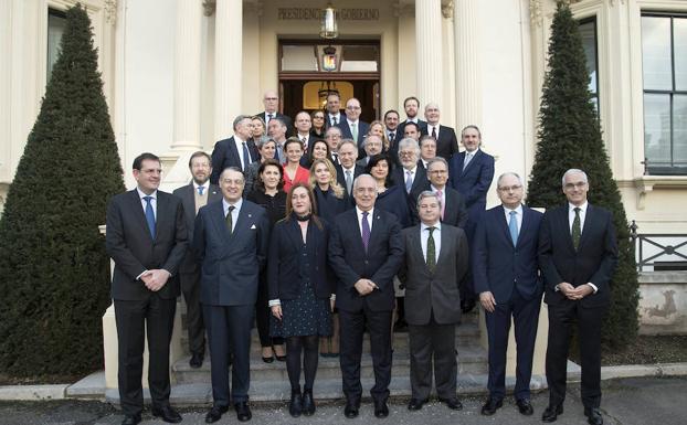Reunión de embajadores en el Palacete del Gobierno regional. /GOB. RIOJA