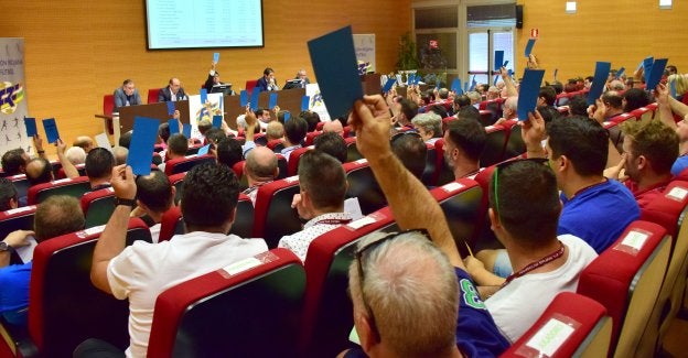 Un momento de la Asamblea de la Federación Riojana de Fútbol celebrada ayer en la Universidad de La Rioja. ::