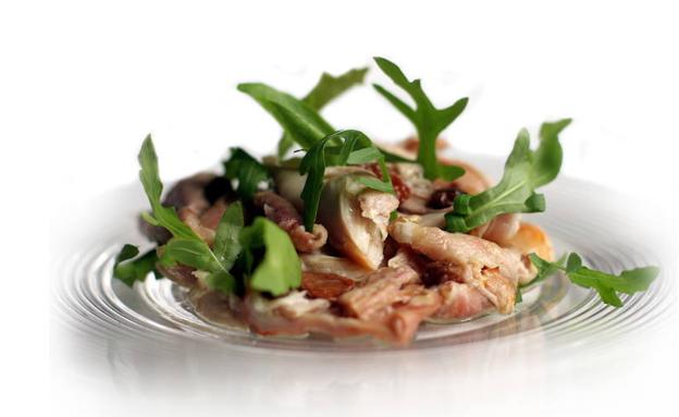 Ensalada de conejo confitado del restaurate Zortziko en Bilbao.