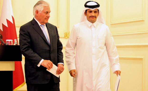 Tillerson (i) y Sheikh Mohammed.