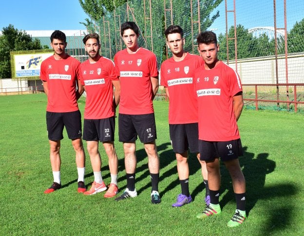 Adrián Gómez, Ricardo Osés, Pablo Bobadilla, Guillermo Cabrera y Kike Fernández, asiduos en los entrenamientos del año pasado.