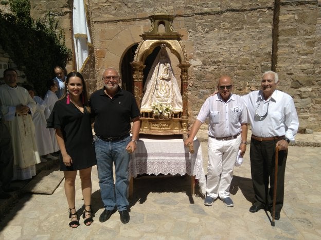 Ganadores de la subasta de las andas de la Virgen de Atisca. ::