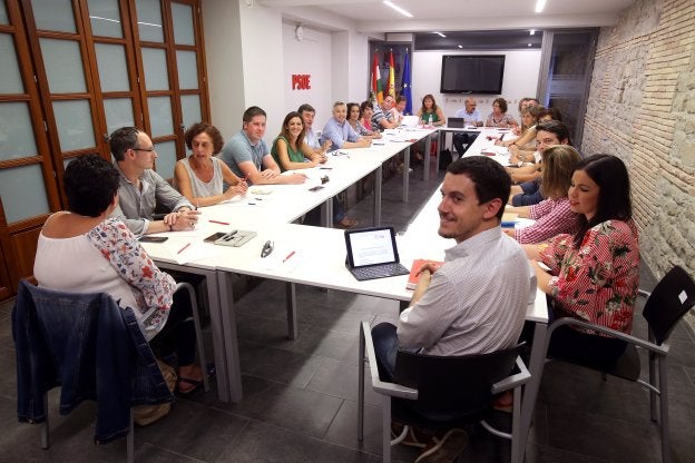 Primera reunión de la nueva Ejecutiva encabezada por Francisco Ocón celebrada el pasado martes. :: JUAN MARÍN