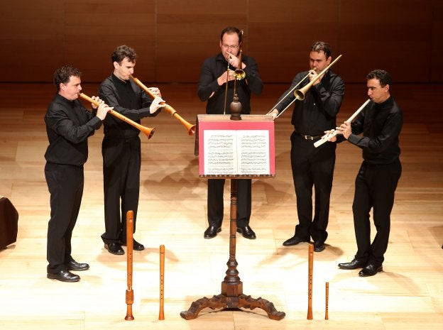 La Danserye abrió ayer el festival en Riojafórum. :: juan marín