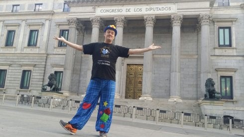 Vea, en la puerta del Congreso de los Diputados. :: c.v.