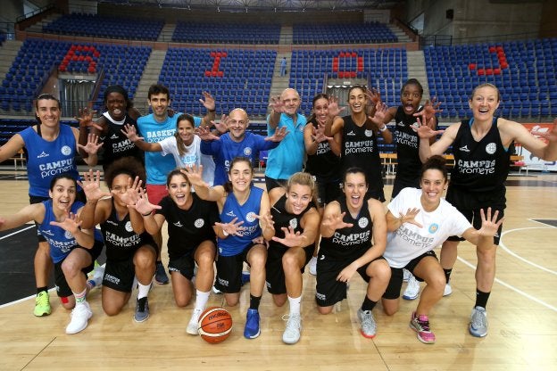 Las jugadoras del Promete, antes de un entrenamiento..