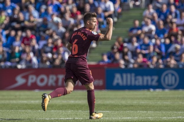 Denis Suárez celebra el gol que igualaba el marcador en Getafe. :: efe