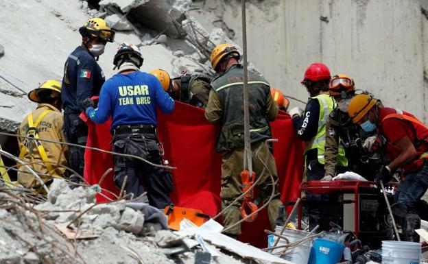 Labores de rescate en Ciudad de México./Carlos Jasso (Reuters)