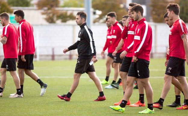 Sergio Rodríguez dirige a sus hombres en un entrenamiento. /Fernando Díaz