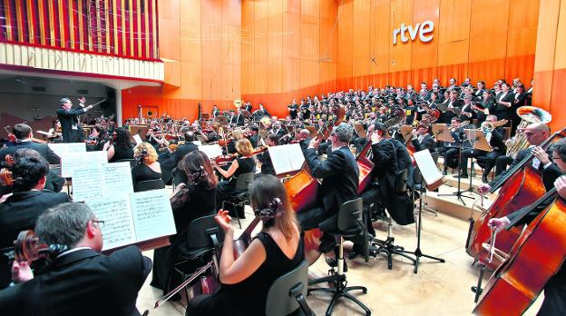 Concierto de la Orquesta de RTVE, compuesta por cerca de doscientos profesionales. :: R. C./