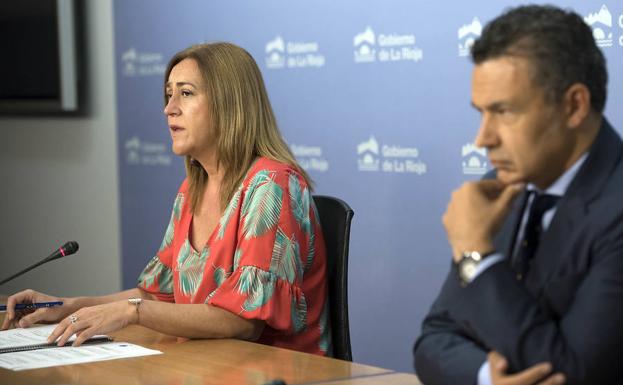 Begoña Martínez Arregui y Conrado Escobar. /GOB. RIOJA