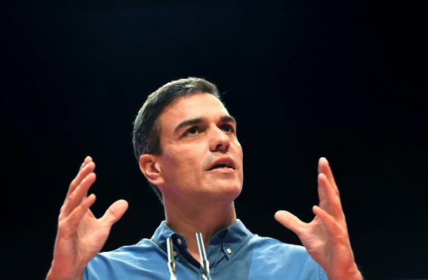 El secretario general del PSOE, Pedro Sánchez, ayer, durante la clausura del Congreso de los socialistas de Madrid. :: Fernando Villar / efe/