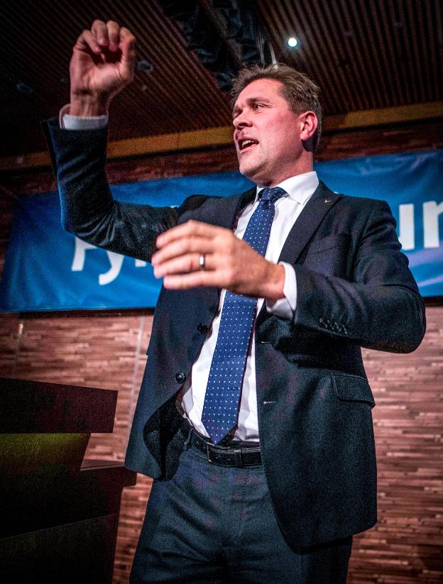 Benediktsson celebra su victoria electoral. :: afp/