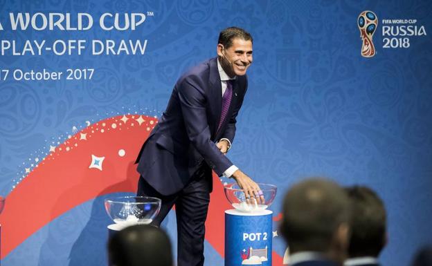 Fernando Hierro en el sorteo de eliminatorias de repesca del Mundial de Rusia./Christian Merz / Efe