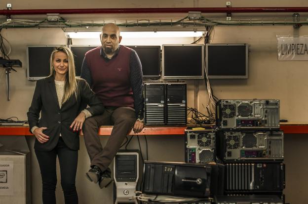 Ecotrónica es una
empresa dedicada
al reciclaje de
equipos informáticos.
:: justo rodríguez
/