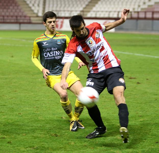 Ledo se mostró ayer muy firme en la parcela defensiva. :: juan marín/