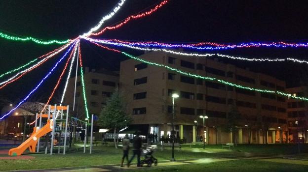 El parque El Mazo de Haro cuenta con iluminación navideña. :: D.M.A./