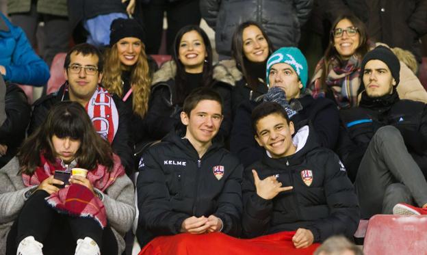 Satisfacción. En los últimos minutos, los aficionados sí expresaron su felicidad por el marcador./