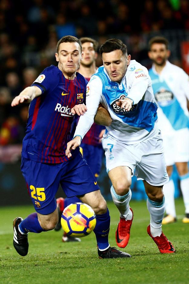 Paulinho y Vermaelen pueden ser las caras nuevas del Barcelona en el 'clásico'. :: efe/