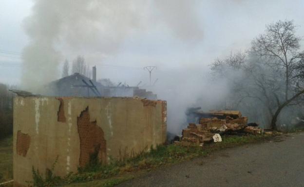 El incendio ha provocado el desplome del edificio./Félix Domínguez