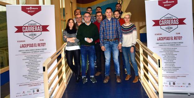 Representantes de algunas organizaciones junto a Merino. / M. HERREROS