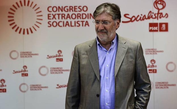 Pérez Tapias posa antes de un debate. /PIERRE-PHILIPPE MARCOU (AFP)