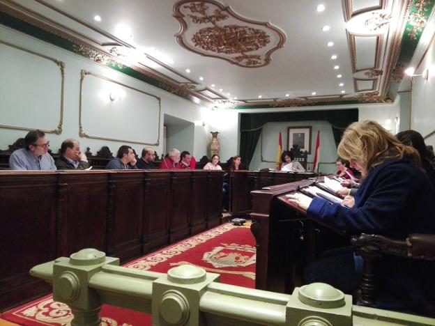 Un momento del primer pleno del año en el Ayuntamiento de Haro. :: J.L./