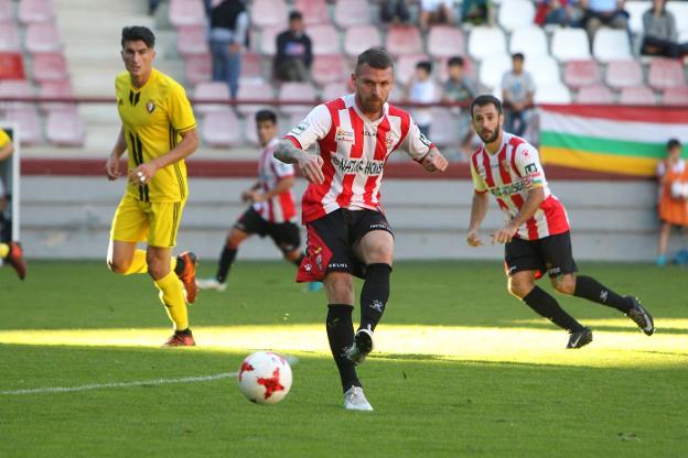 Iván Aguilar, en el partido ante el Osasuna B. :: fernando díaz/