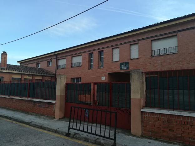 Fachada del colegio de Casalarreina :: j.l./
