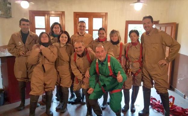 Los participantes, antes de la aventura subterránea. :: l.r./