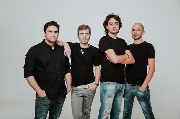Rubén Fernández-Soto, segundo por la izquierda, junto a sus compañeros de Vuelo 505: David, Chema e Iván.
/L.R.