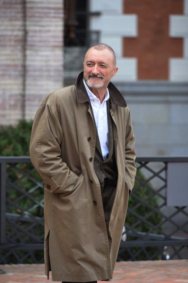 El escritor Arturo Pérez Reverte, ayer, en Madrid. :: fernando Villar / EFE/