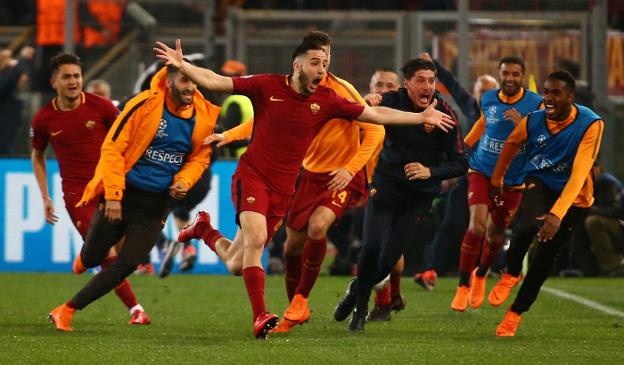 Konstantinos Manolas celebra el tercer gol de la Roma, que significa la eliminación del Barcelona. :: reuters
/