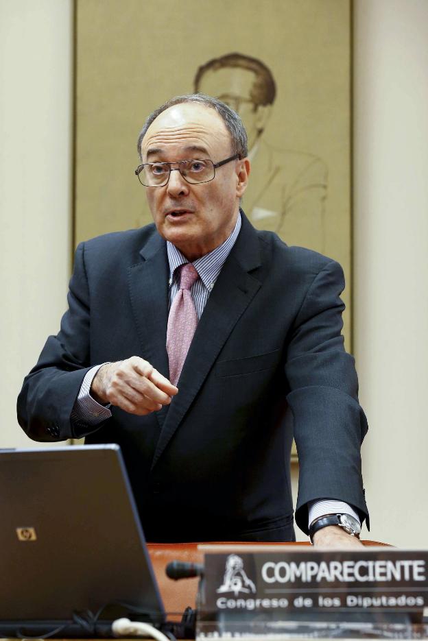El gobernador del Banco de España, Luis María Linde, ayer en en el Congreso. :: J.P.Gandul / efe/