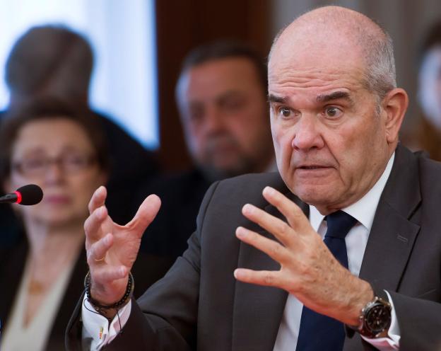 Manuel Chaves declara ayer en el el juicio por la pieza política de los ERE fraudulentos. :: Raúl Caro / efe/