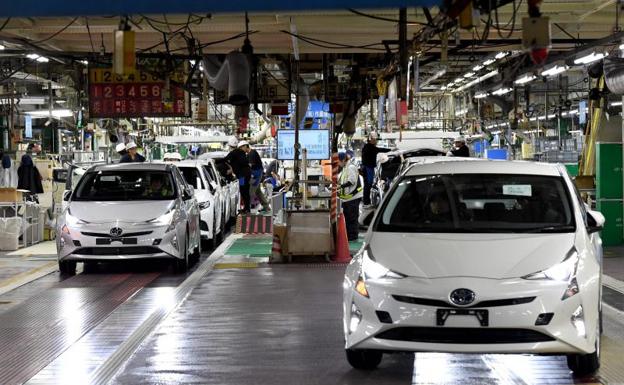 Toyota revisará casi 2.5 millones de vehículos híbridos por falla