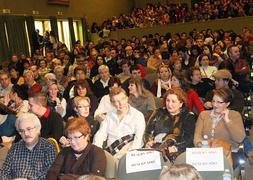 El público llenó el auditorio municipal de Logroño por un motivo solidario. :: JONATHAN HERREROS/