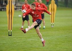 Adrien Goñi , durante un entrenamiento del Athletic. / BORJA AGUDO/