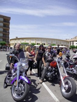 El solar del Silo se ha convertido en un expositor de motos. /I.Á./