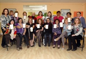 Un grupo de enfermas de fibromialgia y fatiga crónica, ayer en la sede de Fibrorioja con las huchas de la cuestación que hoy van a llevar a cabo. :: JUAN MARÍN/