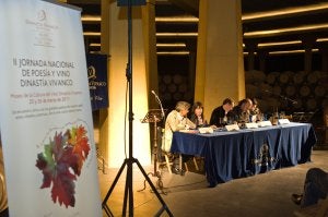 La bodega Dinastía Vivanco clausuró ayer la II Jornada Nacional de Poesía y Vino con Elgueró, Quílez y Tundidor. ::
DONÉZAR/