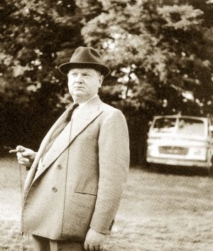 Literatura e historia. Evelyn Waugh supo plasmar en sus libros la experiencia en la II Guerra Mundial. ::
L.R./