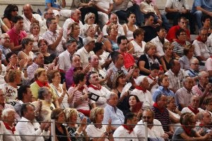 Público asistente ayer a la cita taurina. ::
J. RODRÍGUEZ/
