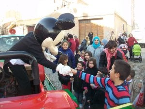 Mickey Mouse, reclamo para atraer a los niños al circo. :: SANDA/