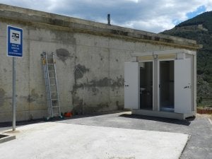 Los baños prefabricados dan un nuevo servicio al aparcamiento. ::
E.P./