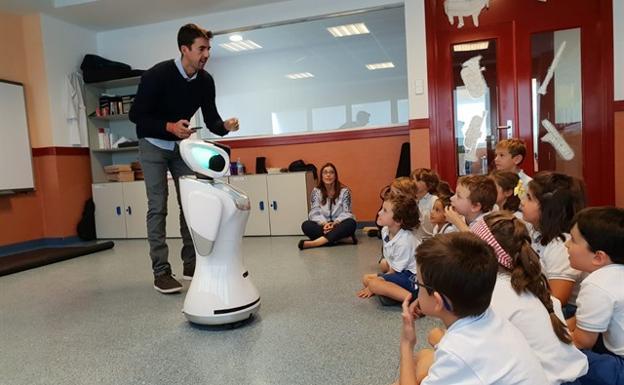 Un colegio de Madrid introduce un robot con fines pedagógicos en sus aulas