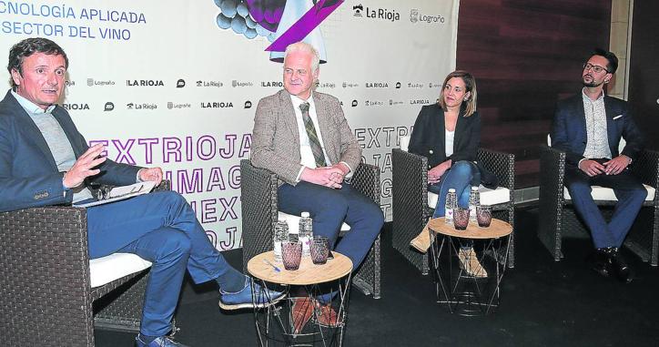Iñaki Gurría, director general de JIG, junto a Pablo Hermoso de Mendoza, Elena Pilo y Rubén de Arriba, durante la última mesa redonda de Imaginext. 