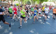 Participantes en la Media Maratón de La Rioja disputadas el año pasado, en sus primeros metros./SONIA TERCERO